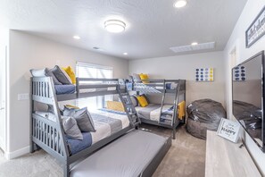 4 bedrooms, desk, iron/ironing board, free WiFi - Making Memories at The Ledges Golf Club *Resort Amenities Included! (St. George)