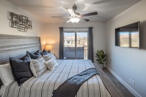 4 chambres, bureau, fer et planche à repasser, accès au Wi-Fi (inclus)