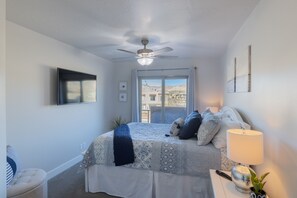 4 bedrooms, desk, iron/ironing board, free WiFi
