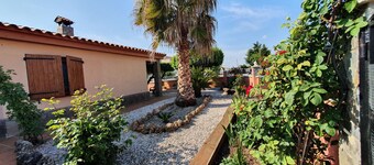 HOUSE WITH POOL, BARBECUE AND GARDEN, ALL FOR EXCLUSIVE USE.