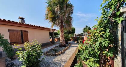 HOUSE WITH POOL, BARBECUE AND GARDEN, ALL FOR EXCLUSIVE USE.