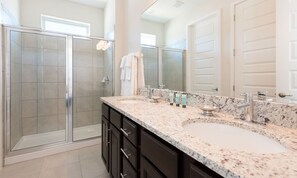 Hair dryer, towels - Beautiful Villa with first class amenities on Encore Resort at Reunion, Orlando Villa 4708 (Orlando)