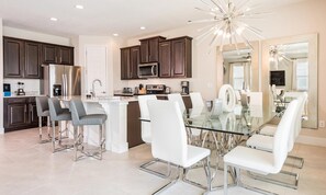 Dining - Beautiful Villa with first class amenities on Encore Resort at Reunion, Orlando Villa 4708 (Orlando)