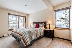 2 bedrooms, free Internet, bed sheets