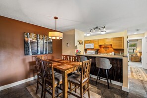 Dining - Spacious 2-Bedroom Timber Run Condo – Comfort and Convenience in Steamboat! (Steamboat Springs)