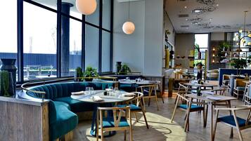 Tägliches Frühstücksbuffet (250 ZAR pro Person)