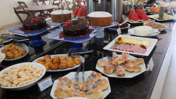 Free daily buffet breakfast