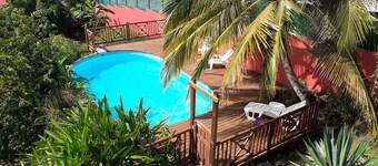 Independent lodge on property with swimming pool (to share) 5 minutes from the beach 