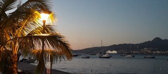 Independent lodge on property with swimming pool (to share) 5 minutes from the beach 