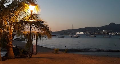 Independent lodge on property with swimming pool (to share) 5 minutes from the beach