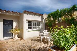 Outdoor dining - BADIA 9,PISO 1ha,PISCINA,100m playa,PARKING,WIFI (Empuriabrava)