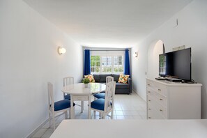 Dining - BADIA 9,PISO 1ha,PISCINA,100m playa,PARKING,WIFI (Empuriabrava)