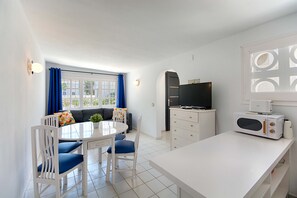 Interior - BADIA 9,PISO 1ha,PISCINA,100m playa,PARKING,WIFI (Empuriabrava)