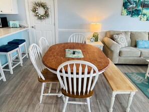 Dining - Turtley Paradise West: Oceanfront duplex in Holden Beach, sleeps 9, ideal for families. (Holden Beach)