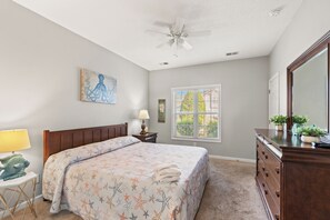 3 chambres, fer et planche à repasser, Wi-Fi, draps fournis