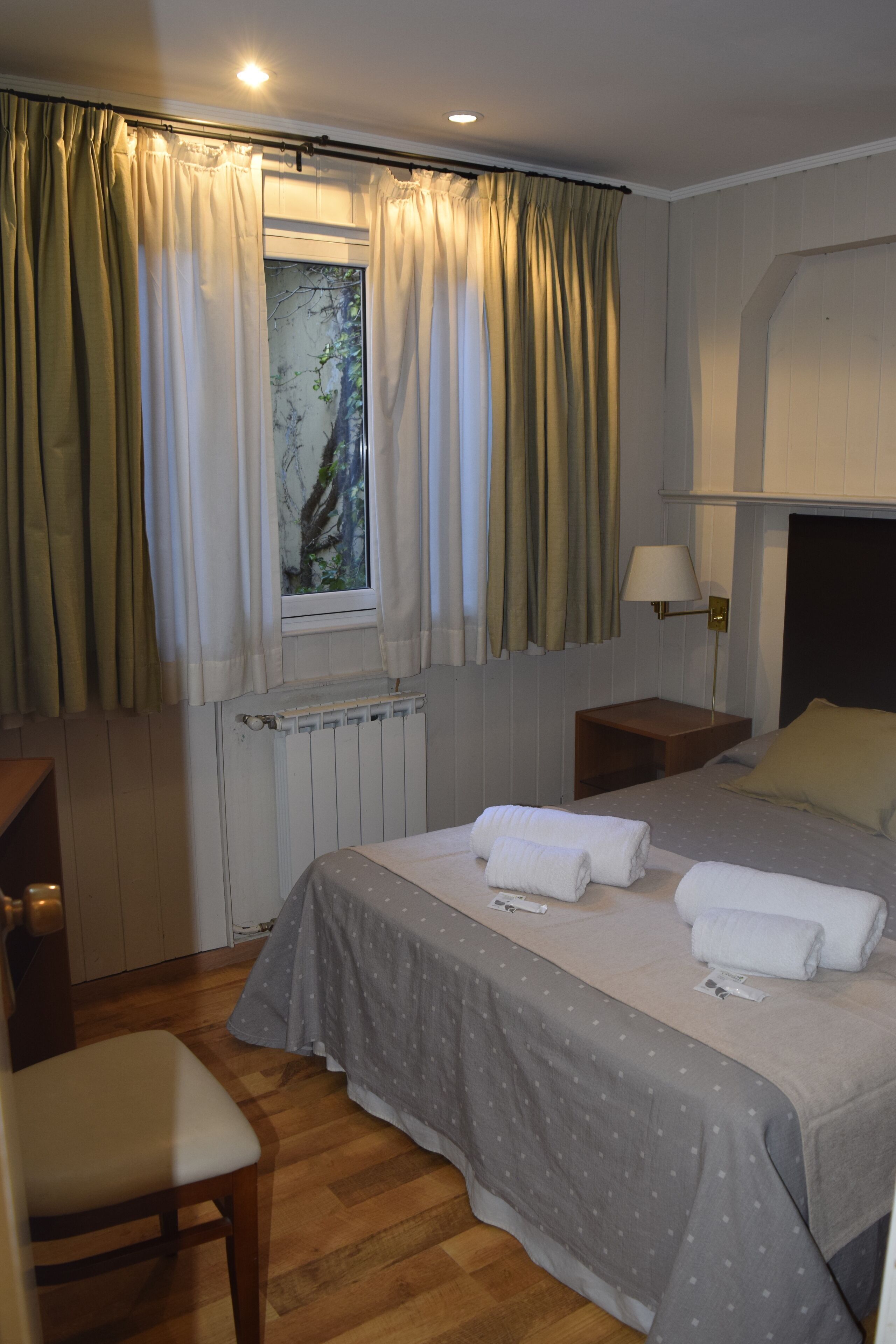 Een kluis op de kamer, gratis babybedden, gratis wifi, beddengoed