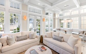 Smart TV, fireplace, offices - Luxury Rosemary Home + Guest House, Pool & 3 Bikes (Rosemary Beach)