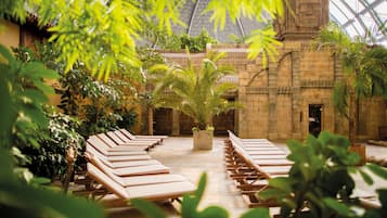 Salas de tratamientos para parejas, sauna, bañera de hidromasaje