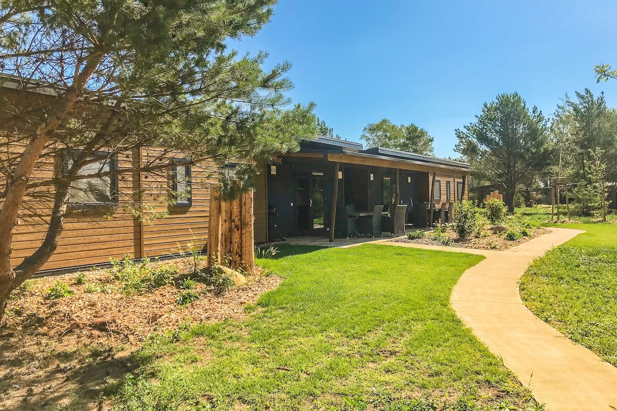 Sunrise Home 6 People | 1 bedroom, hypo-allergenic bedding, individually decorated