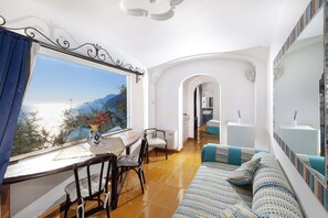 5 Schlafzimmer, Zimmersafe, Schreibtisch, Bügeleisen/Bügelbrett