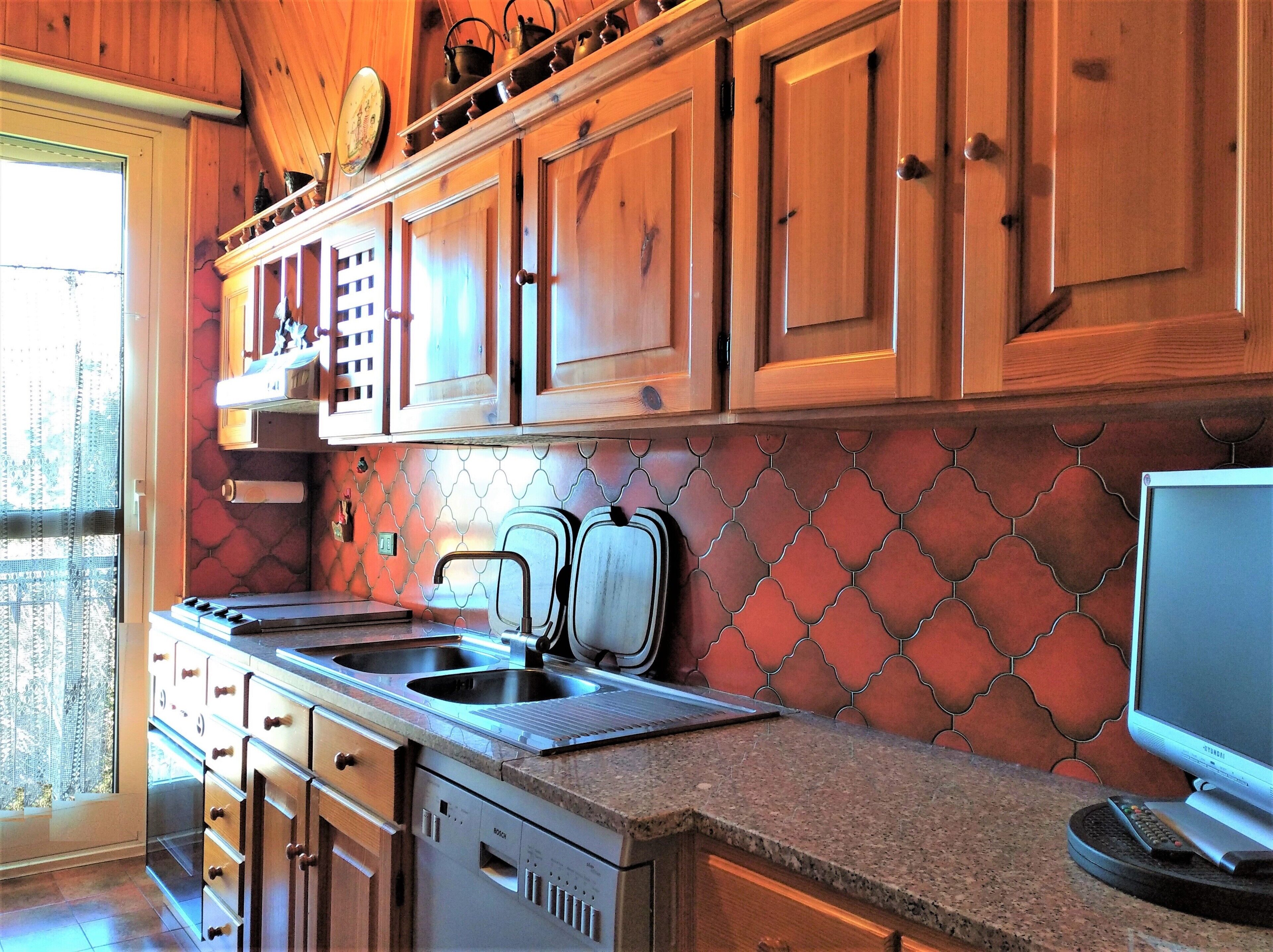 Apartment | Dapur peribadi | Peti sejuk/penyejuk beku saiz penuh, ketuhar gelombang mikro, ketuhar 