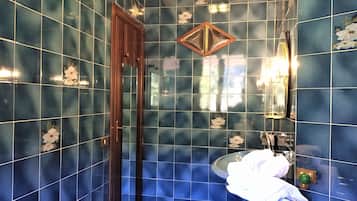 Appartamento | Bagno | Vasca, set di cortesia gratuito, bidet, carta igienica