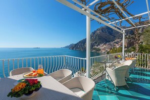 Outdoor dining - Villa Le Sirene with Private Jacuzzi, Sea View (Positano)