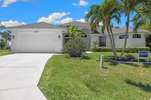 Exterior - The perfect private and quiet place for your family vacation (Cape Coral)