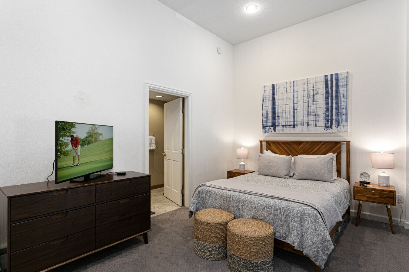 1 غرفة نوم ومكواة/لوح كي وواي فاي مجانًا وملاءات أسرّة