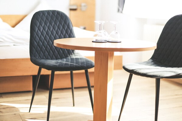 Basic Single Room | Free WiFi - Hotel & Gasthof Wagner (Aichach)