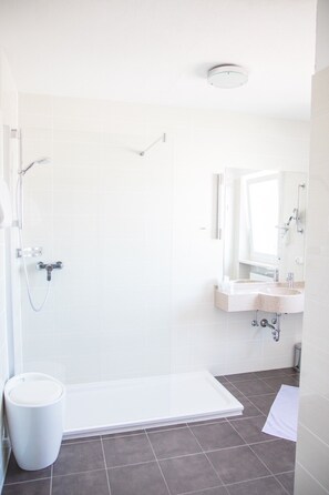 Basic Single Room | Bathroom - Hotel & Gasthof Wagner (Aichach)