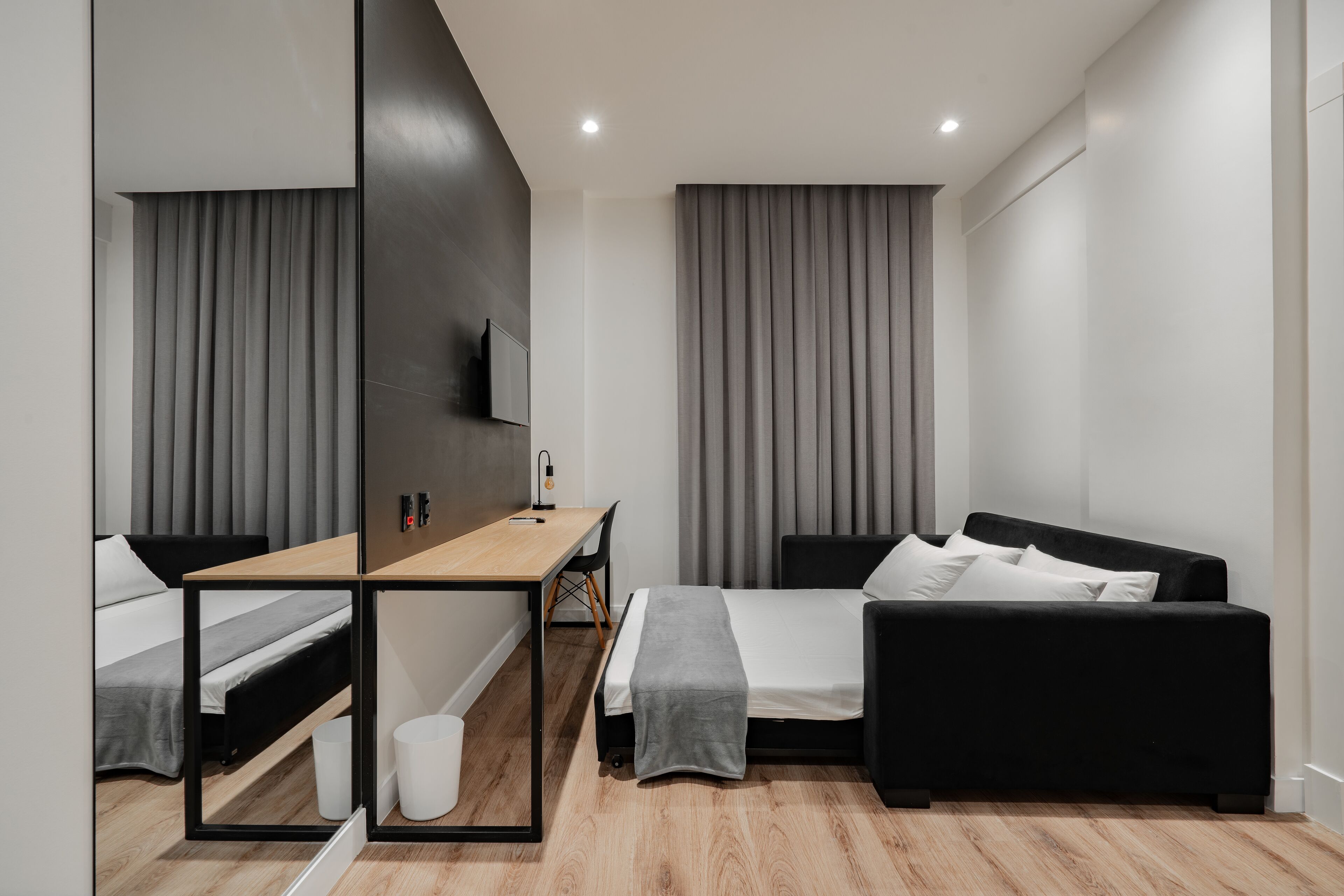 Family Suite | Minibar, in-room safe, soundproofing, free WiFi