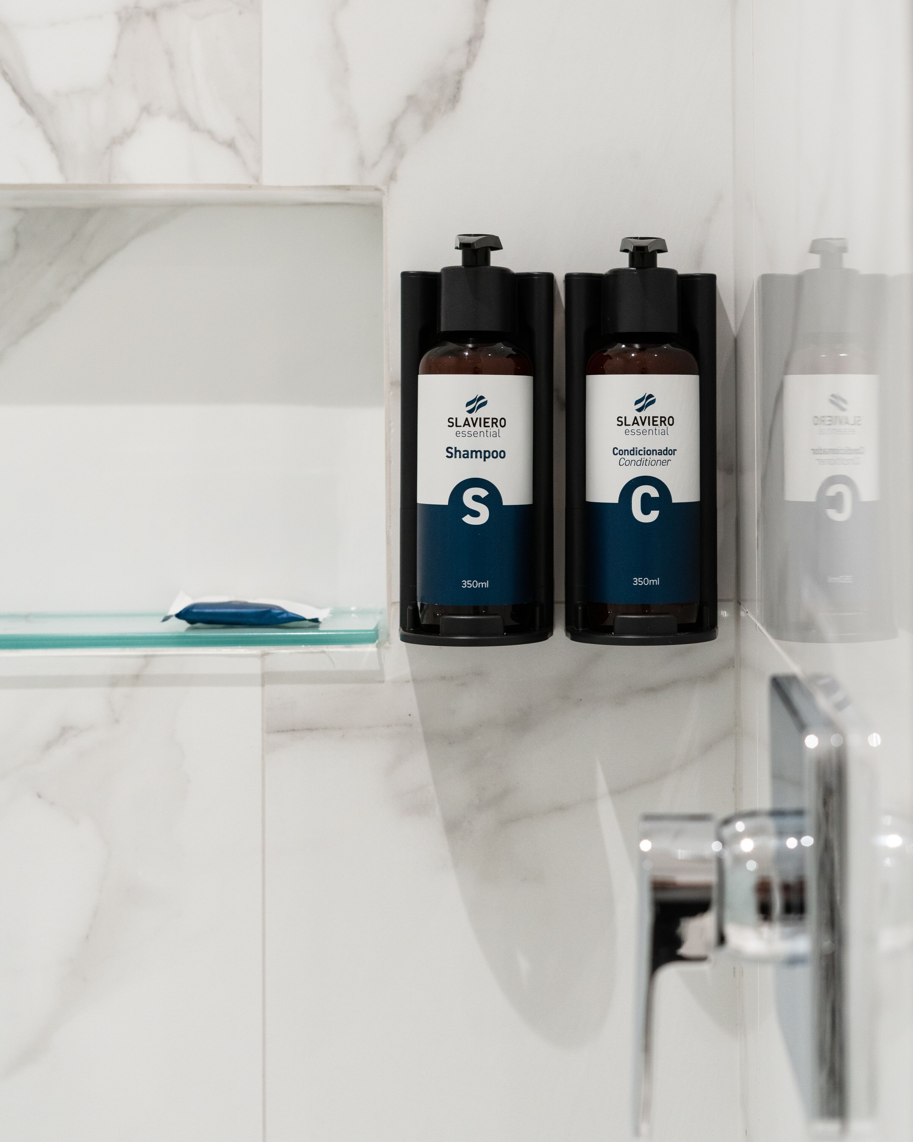 deluxe double room | bathroom | shower