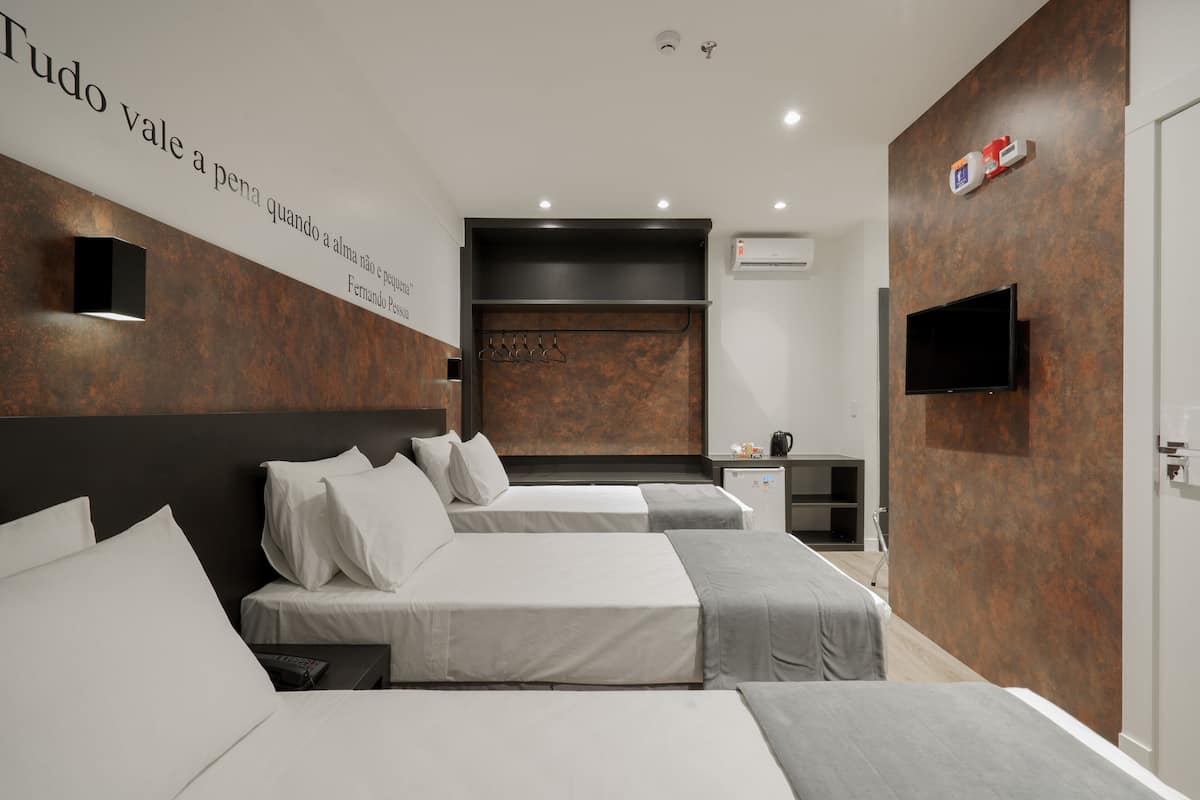 deluxe triple room | 1 bedroom, minibar, in-room safe, soundproofing