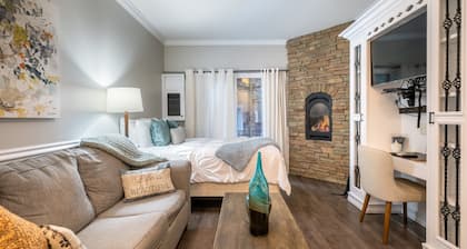 Gorgeous Resort, Ideal Location in Downtown PC