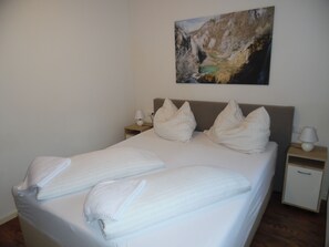 2 soverom, reiseseng for barn, wi-fi (inkludert) og sengetøy