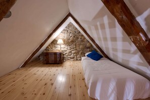 5 chambres, fer et planche à repasser, lit parapluie, Wi-Fi