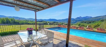 Peaceful farmhouse with private pool, amazing mountain views, Boules , WIFI