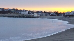 Beach nearby, sun loungers, beach towels