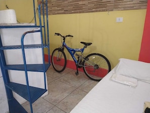 1 chambre, fer et planche Ă repasser, Wi-Fi, draps fournis