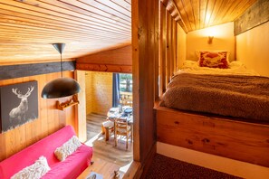2 bedrooms, iron/ironing board, travel crib, free WiFi