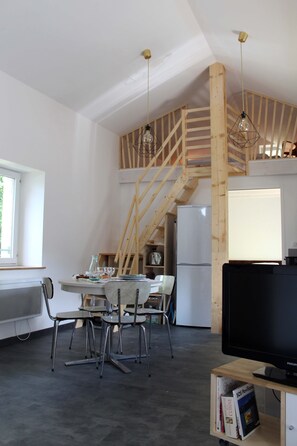Dining - Detached house 1 bedroom, 1 bathroom, large enclosed garden and terrace (Châtel-sur-Moselle)