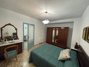 3 Schlafzimmer, Bügeleisen/Bügelbrett, Reisekinderbett, kostenloses WLAN