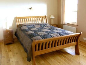 House | 3 bedrooms, free WiFi, bed sheets