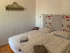 2 chambres, fer et planche à repasser, lit parapluie, Wi-Fi gratuit