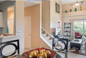 Smart TV, fireplace - Beautiful Penthouse Condo with Community Pool & Tennis Courts (Rehoboth Beach)