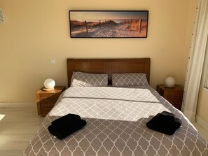2 bedrooms, iron/ironing board, WiFi