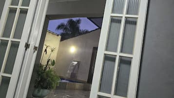 4 quartos, escrivaninha, Wi-Fi de cortesia