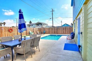 Pool - Nauti Mermaid~Private Pool~Sleeps 14~Dog Friendly (Port Aransas)