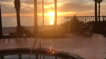 Alberca al aire libre y alberca climatizada